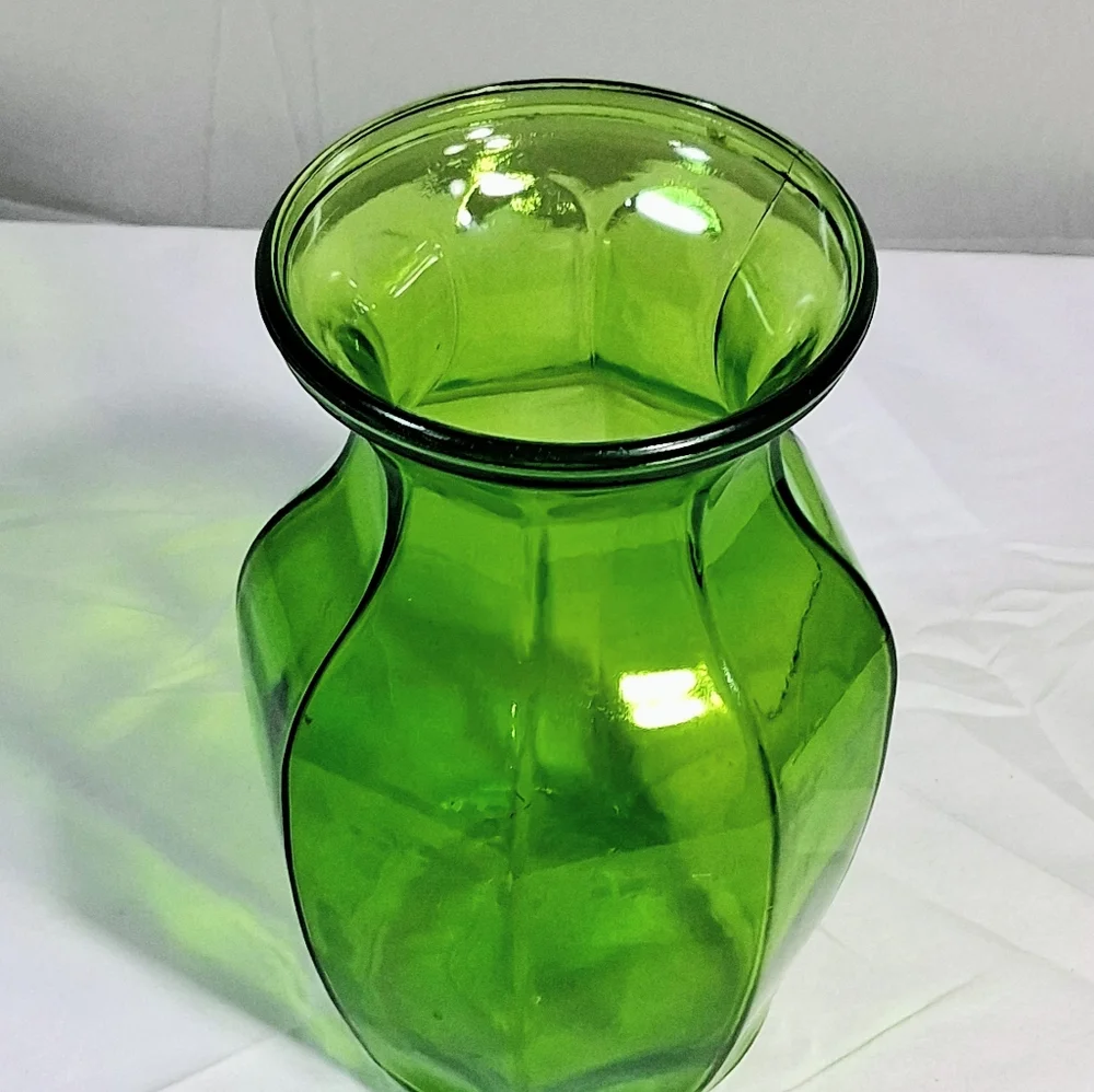 Avocado Green Fluted Garcia Glass Co. Vintage 8 Sided Flared Fluted Vase